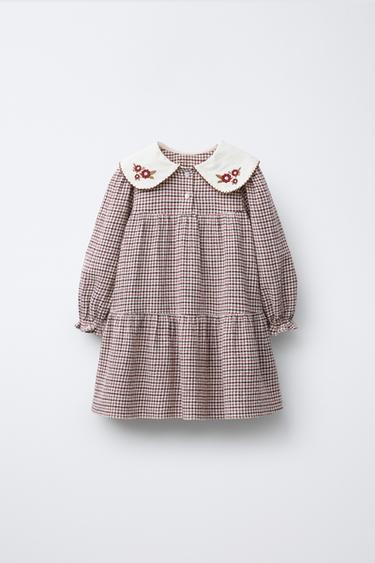ROBE TEXTURÉE À CARREAUX ET COL BRODÉ - Rose foncé de Zara