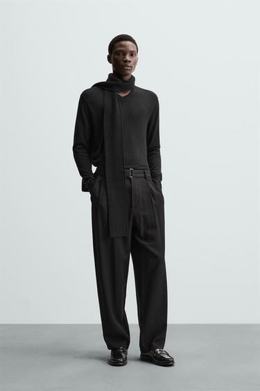 PANTALÓN PLIEGUES CINTURÓN - Negro de Zara - Imagen 0