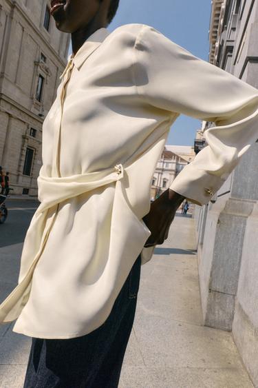 CHEMISE SATINÉE CROISÉE - Écru de Zara - Image 1