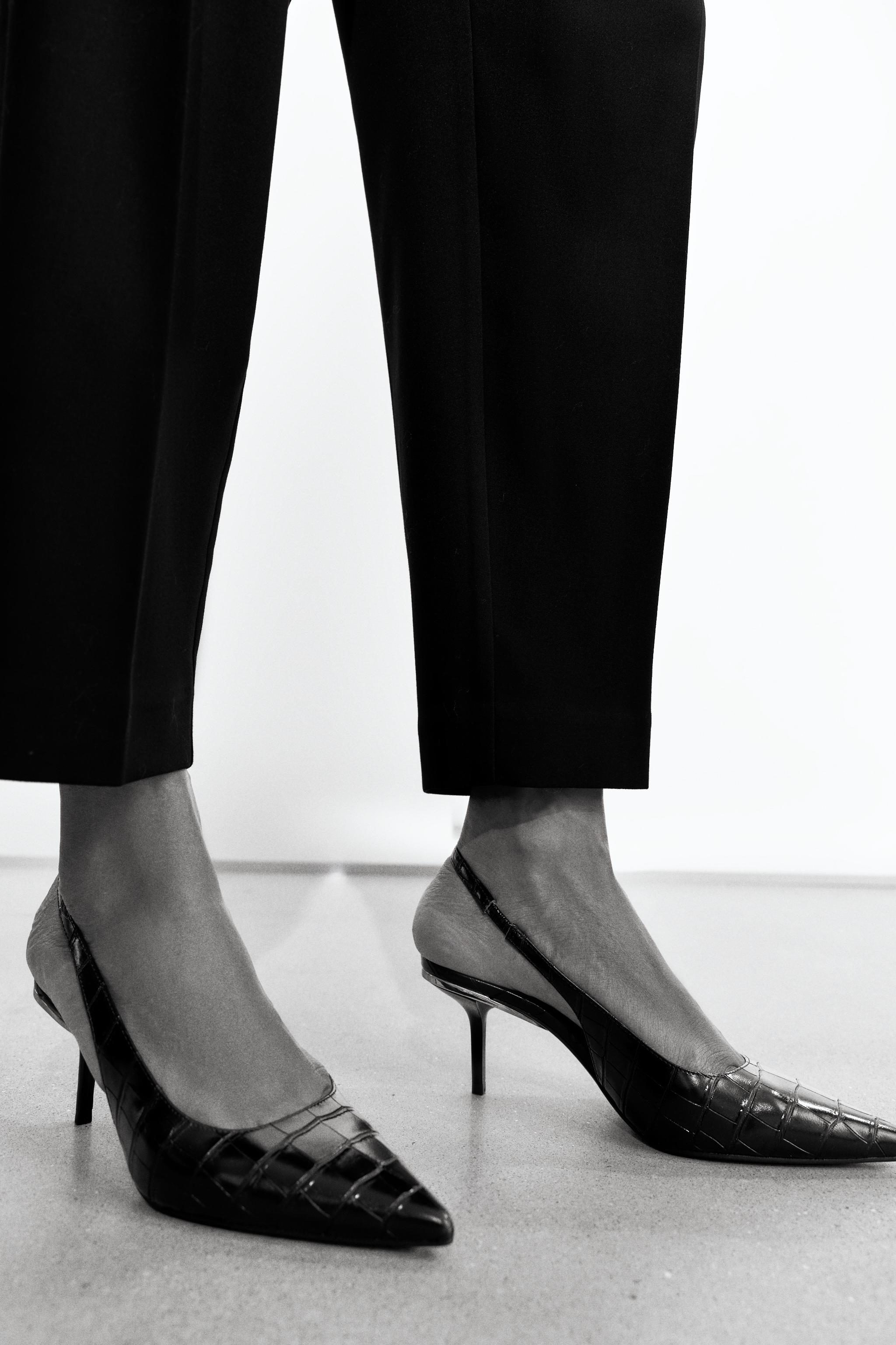 CHAUSSURES OUVERTES À L'ARRIÈRE TEXTURÉES
