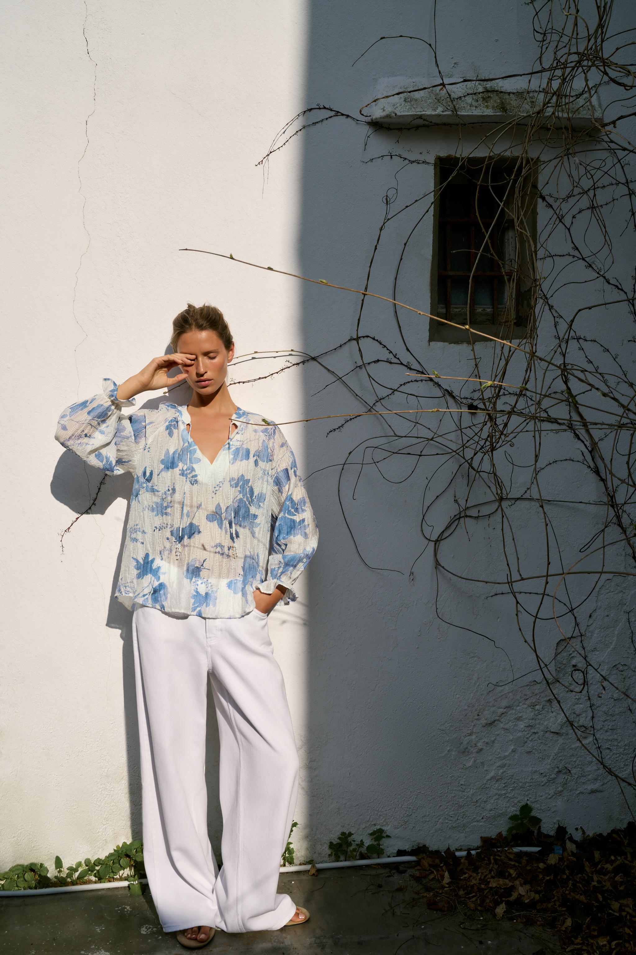 BONCUKLU ÇİÇEK DESENLİ GÖMLEK