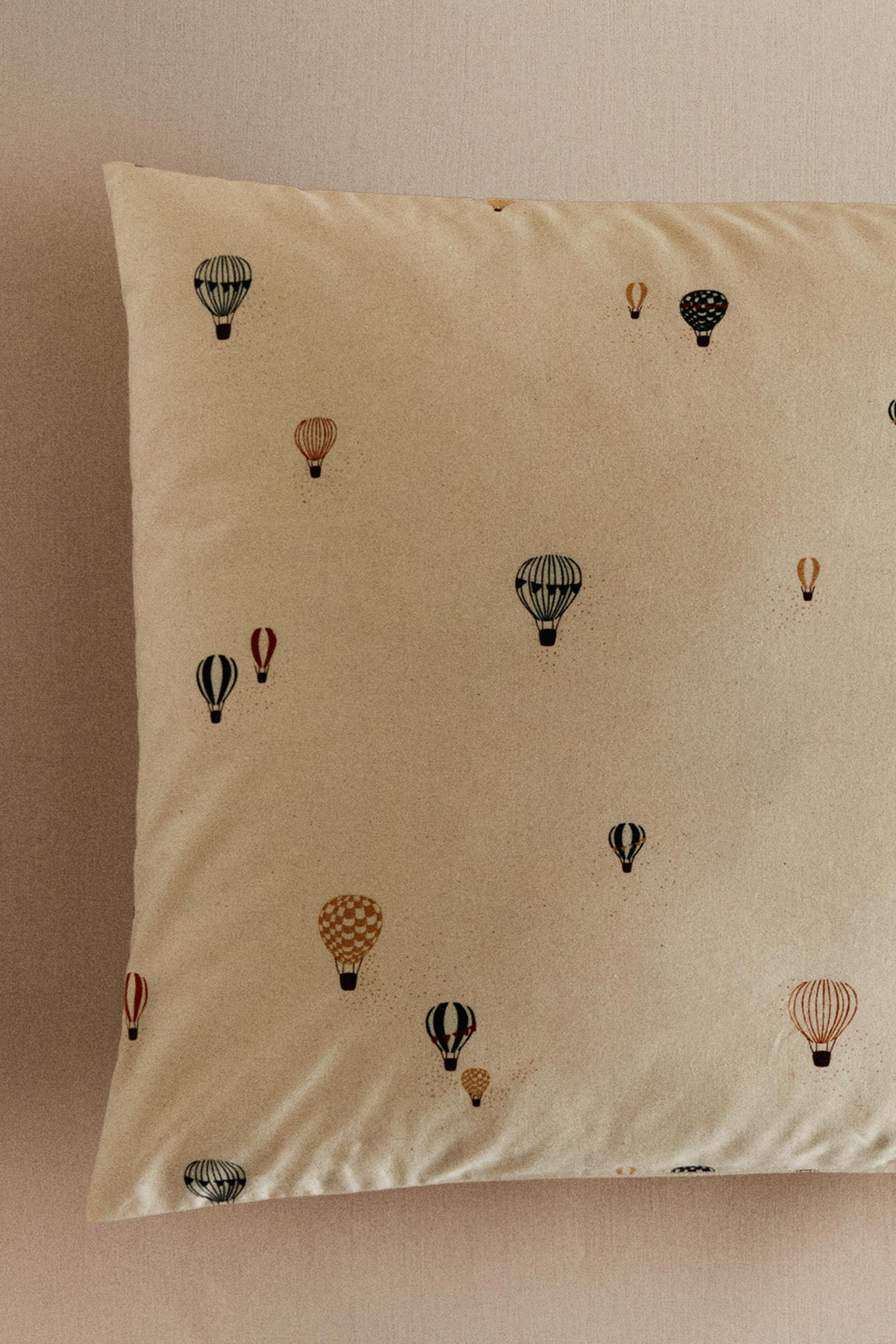 KIDS' BALLOON PILLOWCASE
