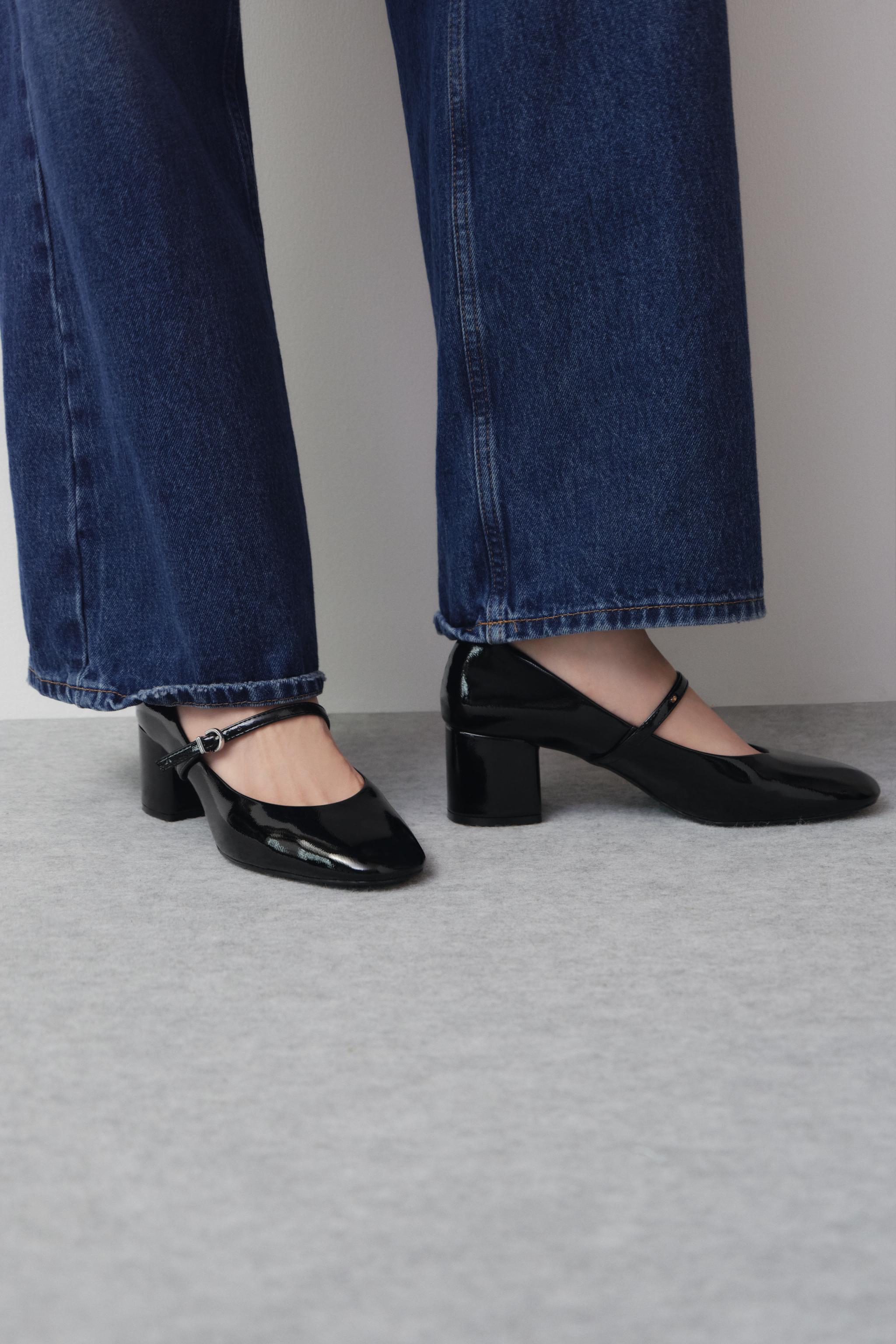 ZARA レザー　ブロックヒール　シューズ ZARA レザーブロックヒールシューズ