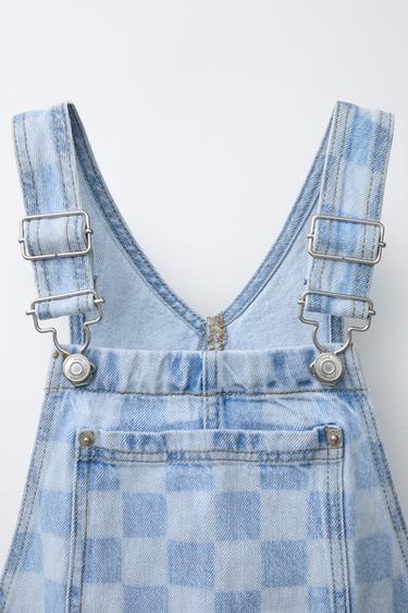 SALOPETTE COURTE EN JEAN À CARREAUX DAMIER - Bleu clair de Zara - Image 2
