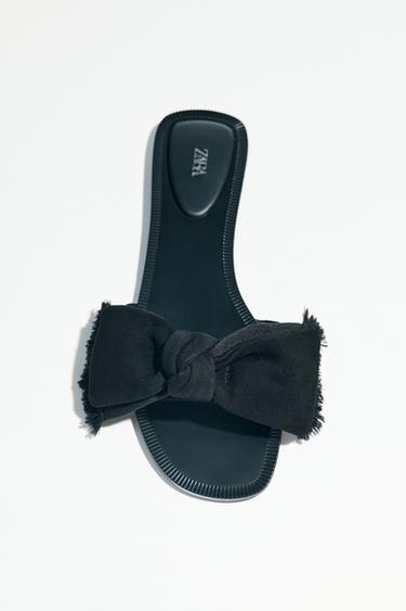 SPLIT SUEDE BOW SANDALS - Black by Zara