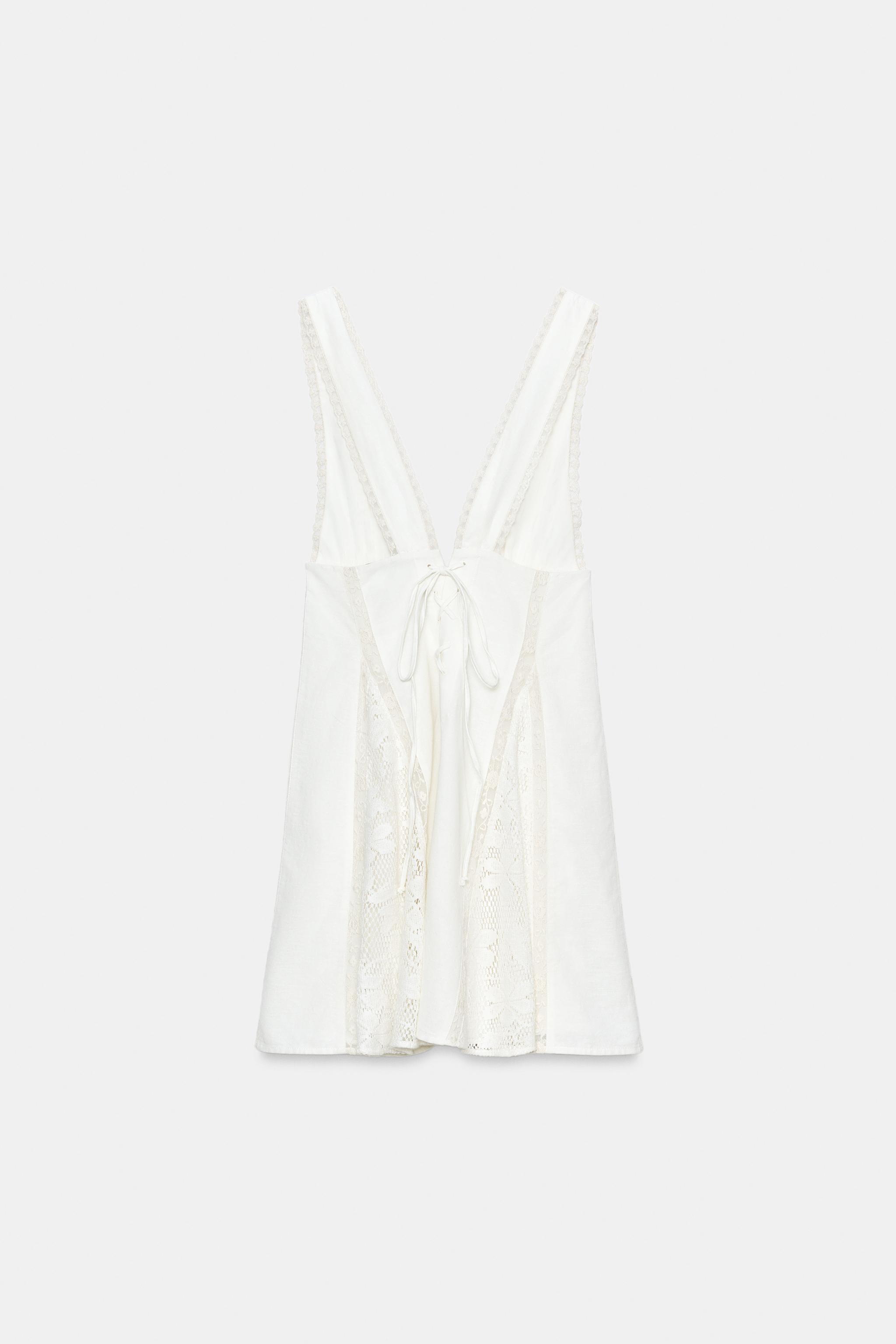 ROBE COURTE À VOLANTS EN DENTELLE
