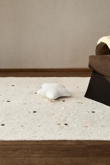 TAPIS ENFANT LOSANGES BRODÉS MULTICOLORES - Blanc cassé de Zara - Image 5