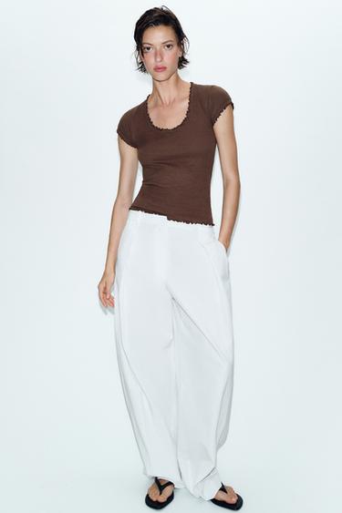 טי שירט שרוול קצר עם פשתן - חום של Zara