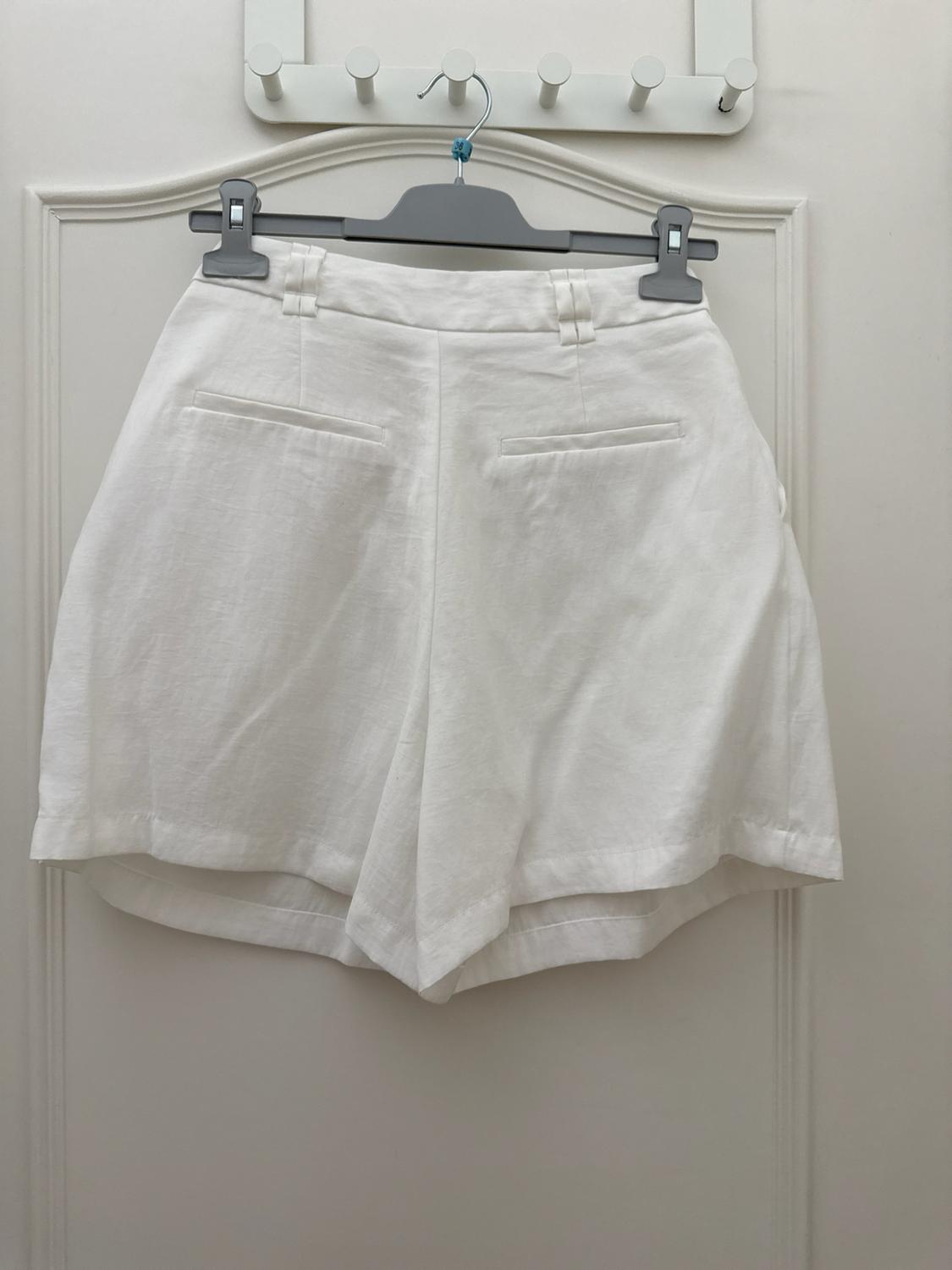 BELTED BERMUDA SHORTS WITH DARTS - Image 4