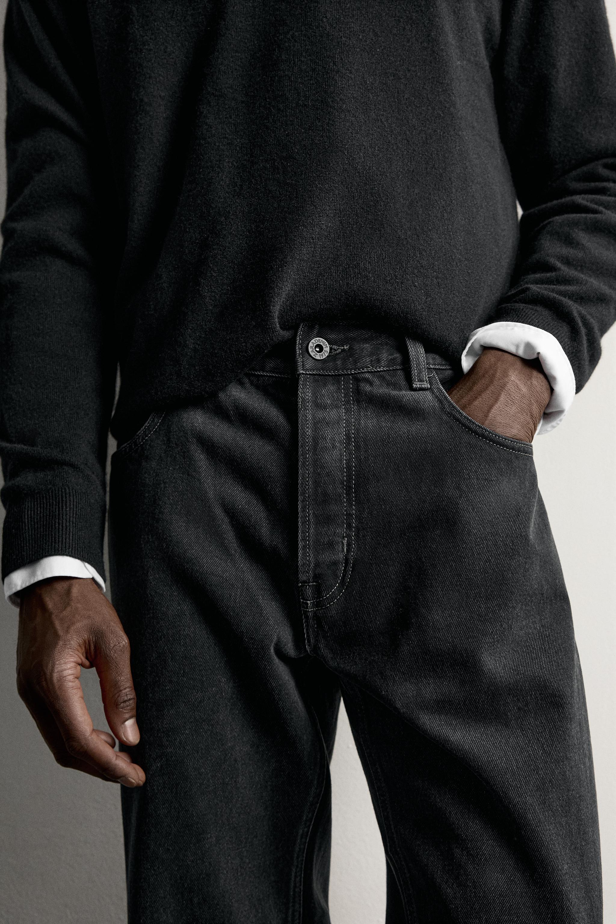 LOOSE-FIT JEANS