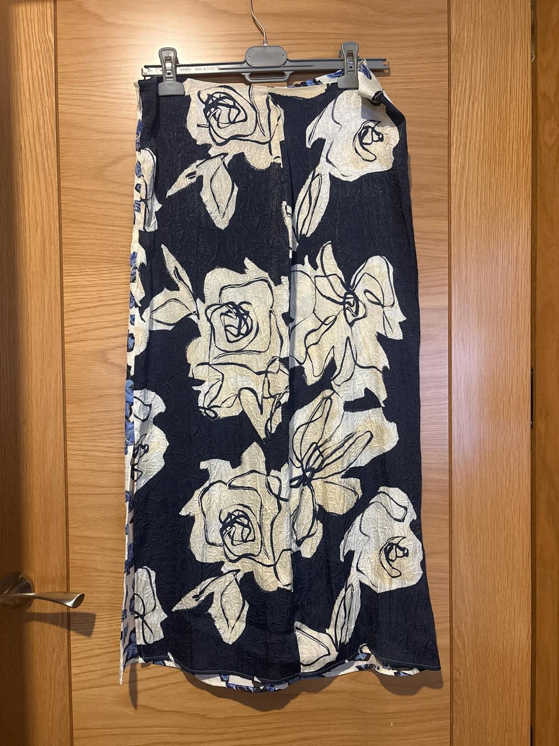 PRINTED SATIN MIDI SKIRT - Image 2