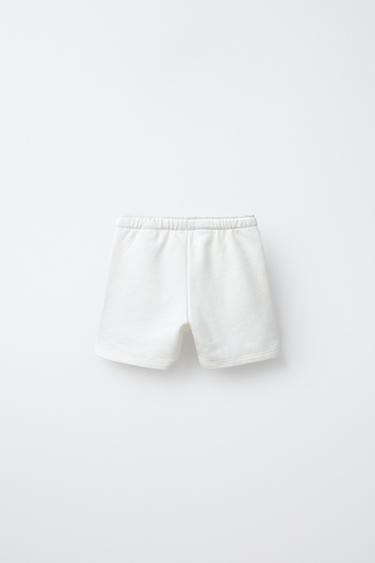 برمودا مطبوعة ميكي ماوس © DISNEY - أبيض مكسور الخاص بـ Zara