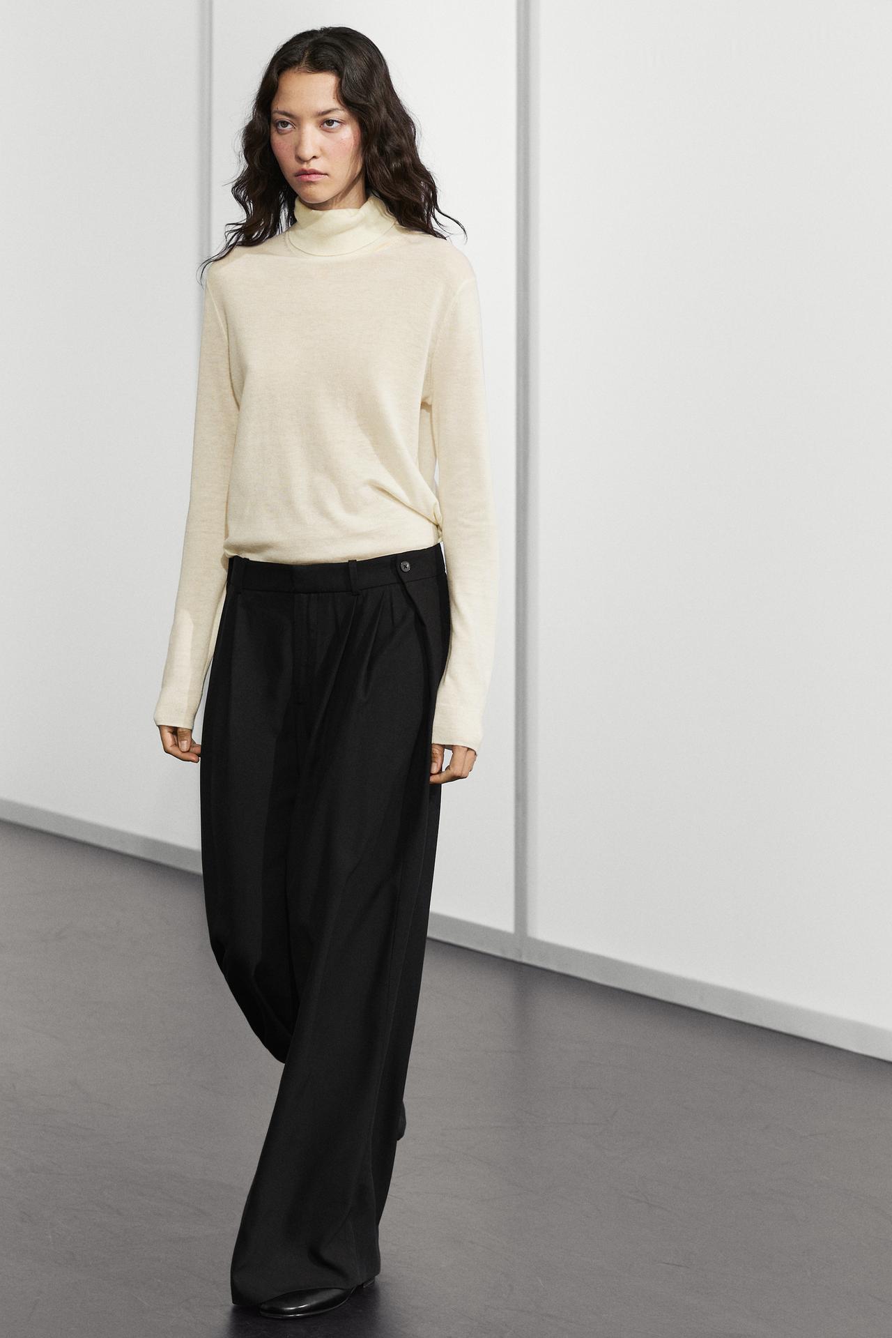 Flowing pleated pants with button detail — Black