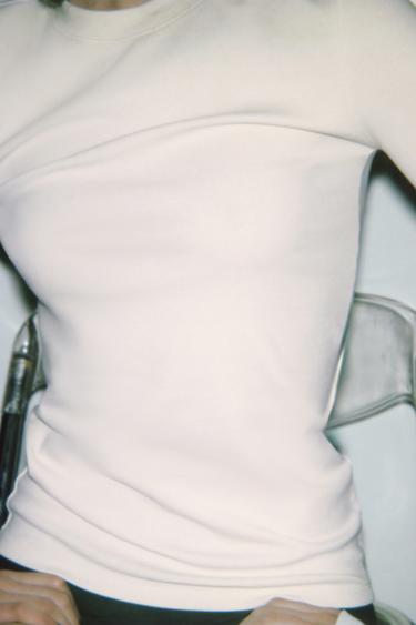 T-SHIRT BRODÉ À MANCHES LONGUES - Écru de Zara - Image 6