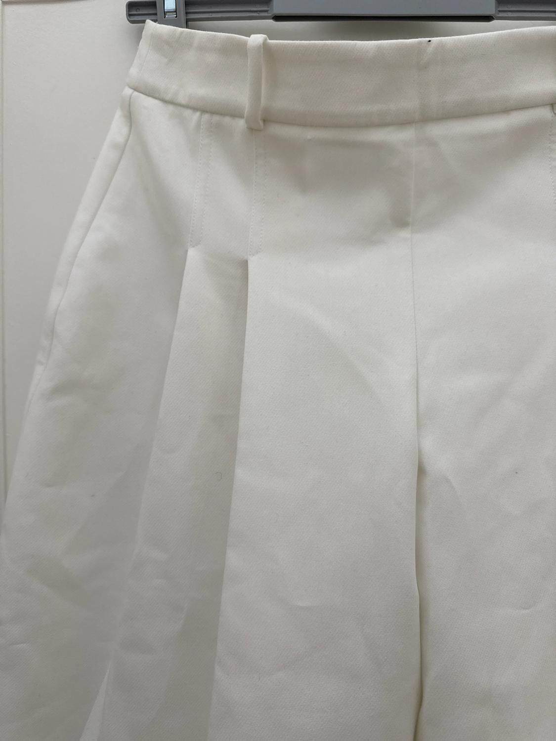 BELTED LONG PLEATED BERMUDA SHORTS - Image 2