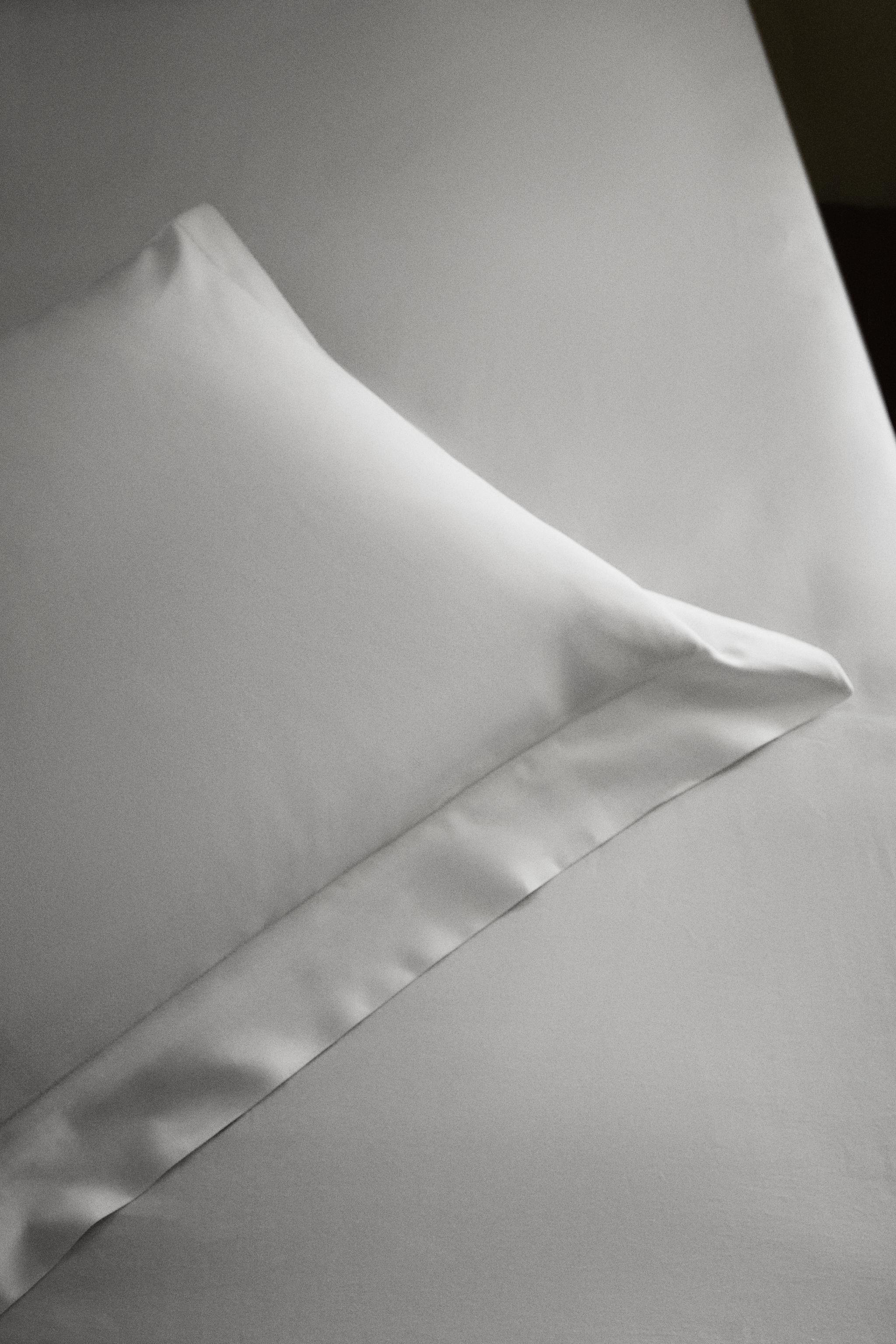 THICK SATEEN PILLOWCASE (300 THREAD COUNT)