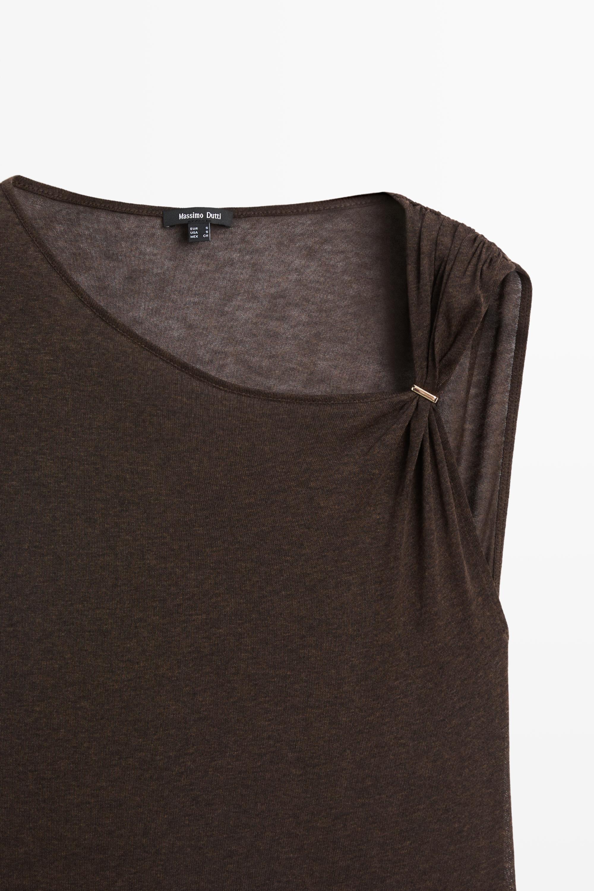 Top fluide asymétrique à épaules tombantes