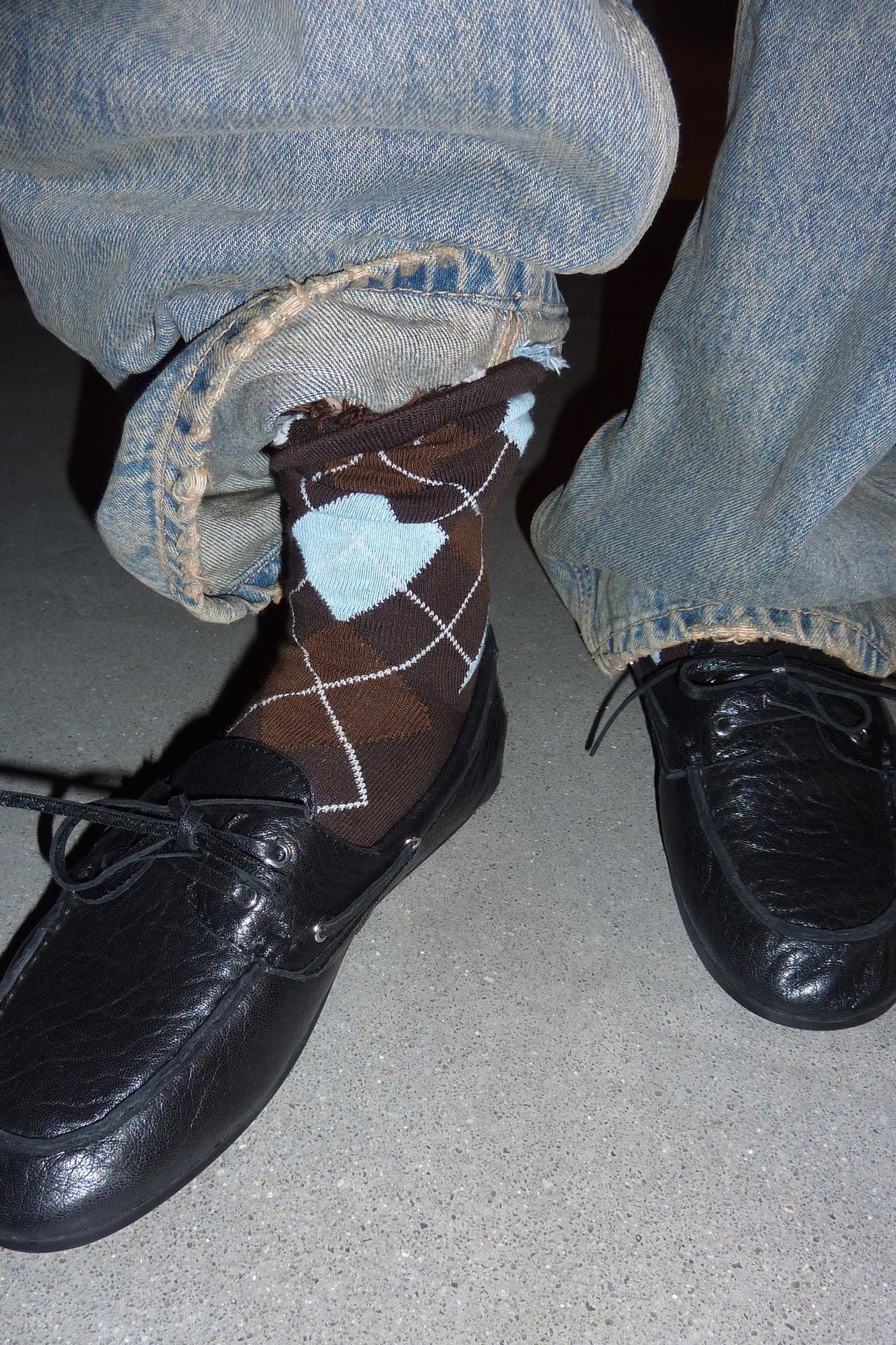 ARGYLE PATTERN SOCKS — Brown