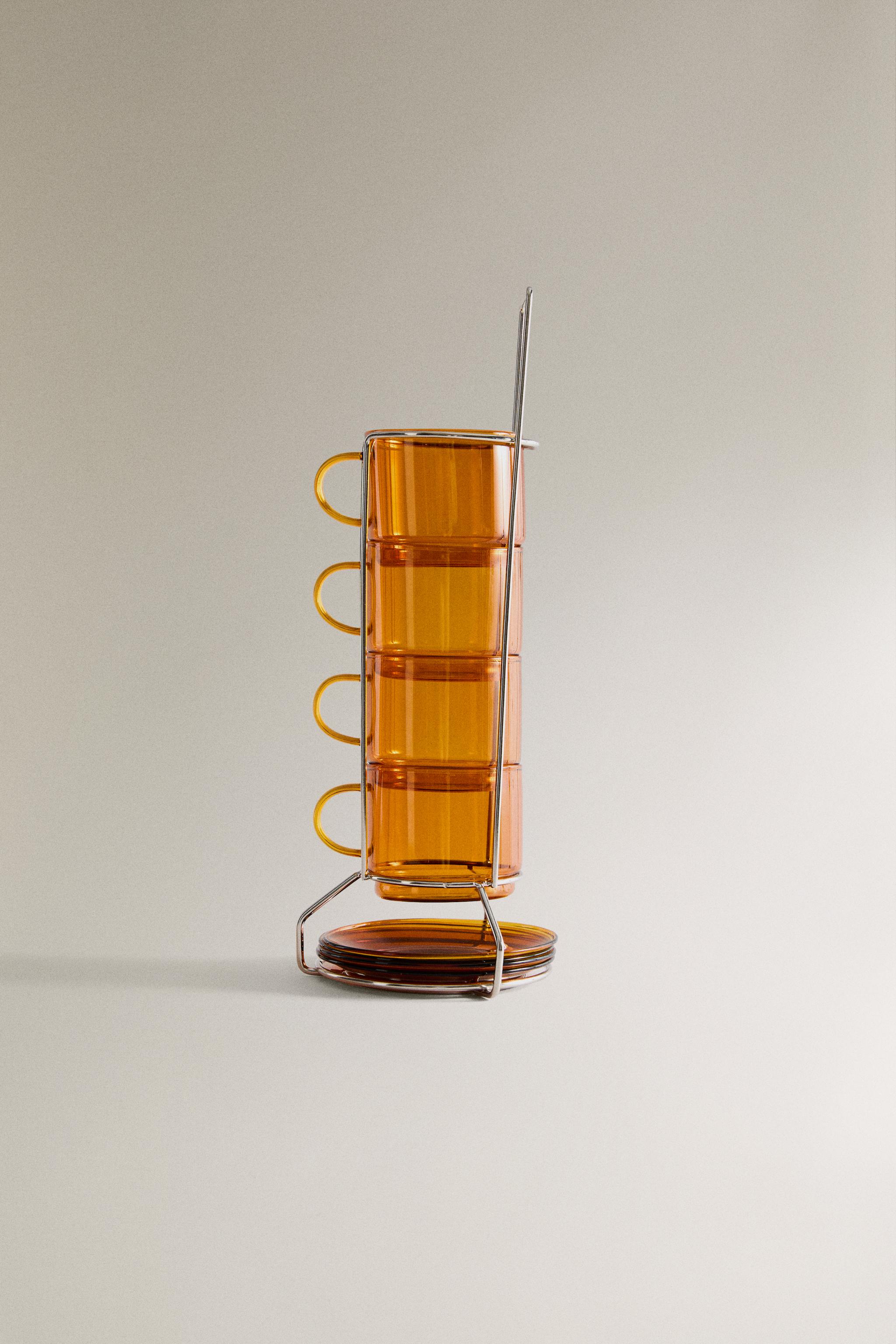 STRUCTURE AVEC TASSES ET SOUCOUPES