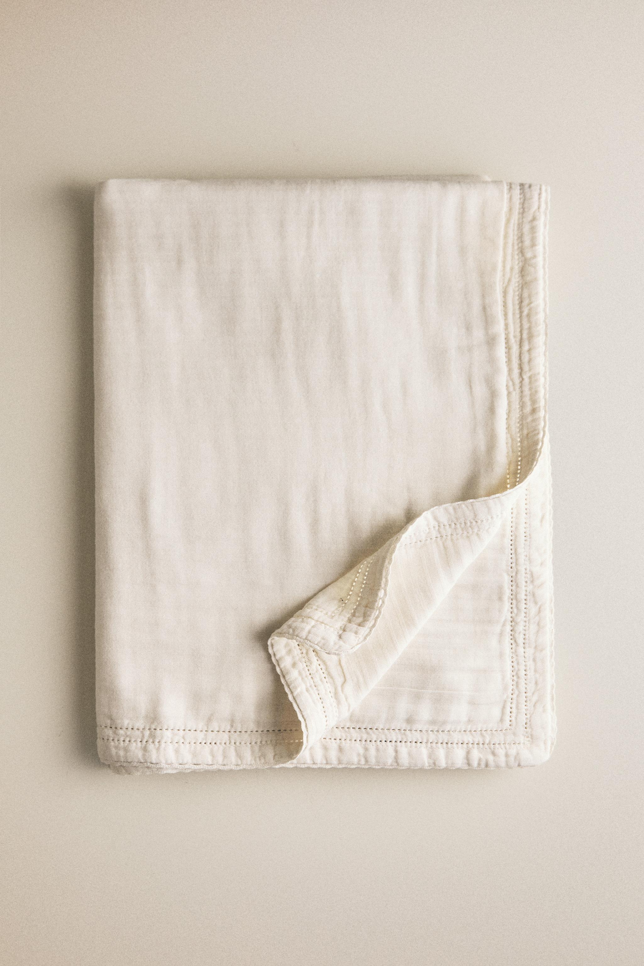 CHILDREN’S MUSLIN BLANKET WITH LACE TRIM — Ecru