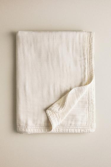 CHILDREN’S MUSLIN BLANKET WITH LACE TRIM - Ecru by Zara