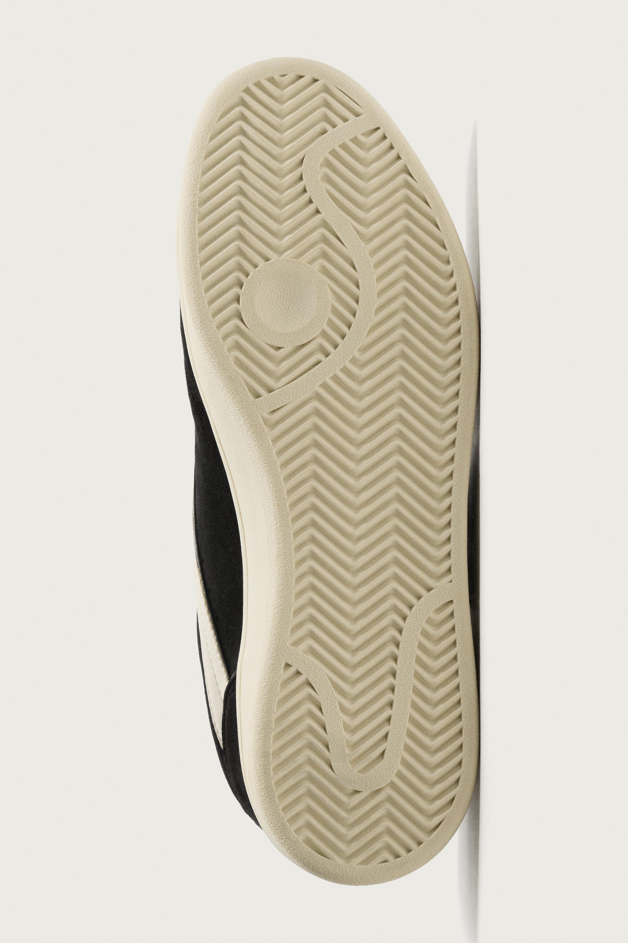 RETRO STYLE SNEAKERS