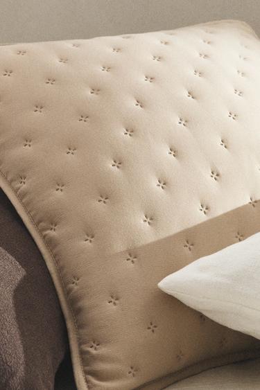 HOUSSE DE COUSSIN ÉDREDON MATELASSÉ POIS - Beige de Zara - Image 5