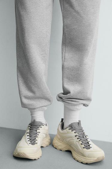 BASKETS À SEMELLES ÉPAISSES - Blanc ivoire de Zara - Image 2