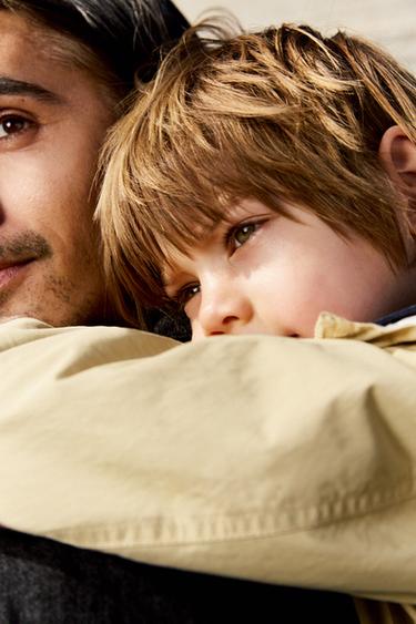 CAÇADORA LLEUGERA AMB CAPUTXA - Beix de Zara