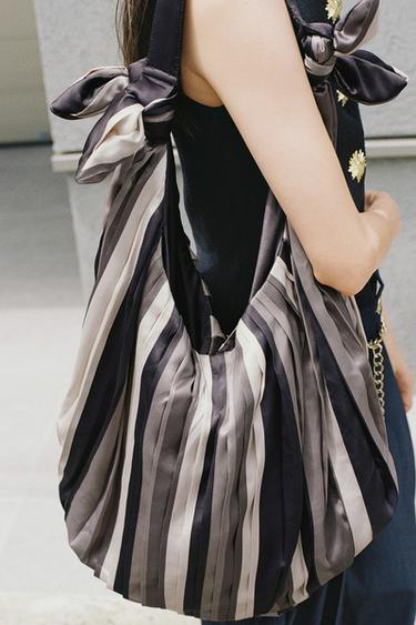 ノット サテン風マキシバケットバッグマルチカラーZaraのノット サテン風マキシバケットバッグ - マルチカラー