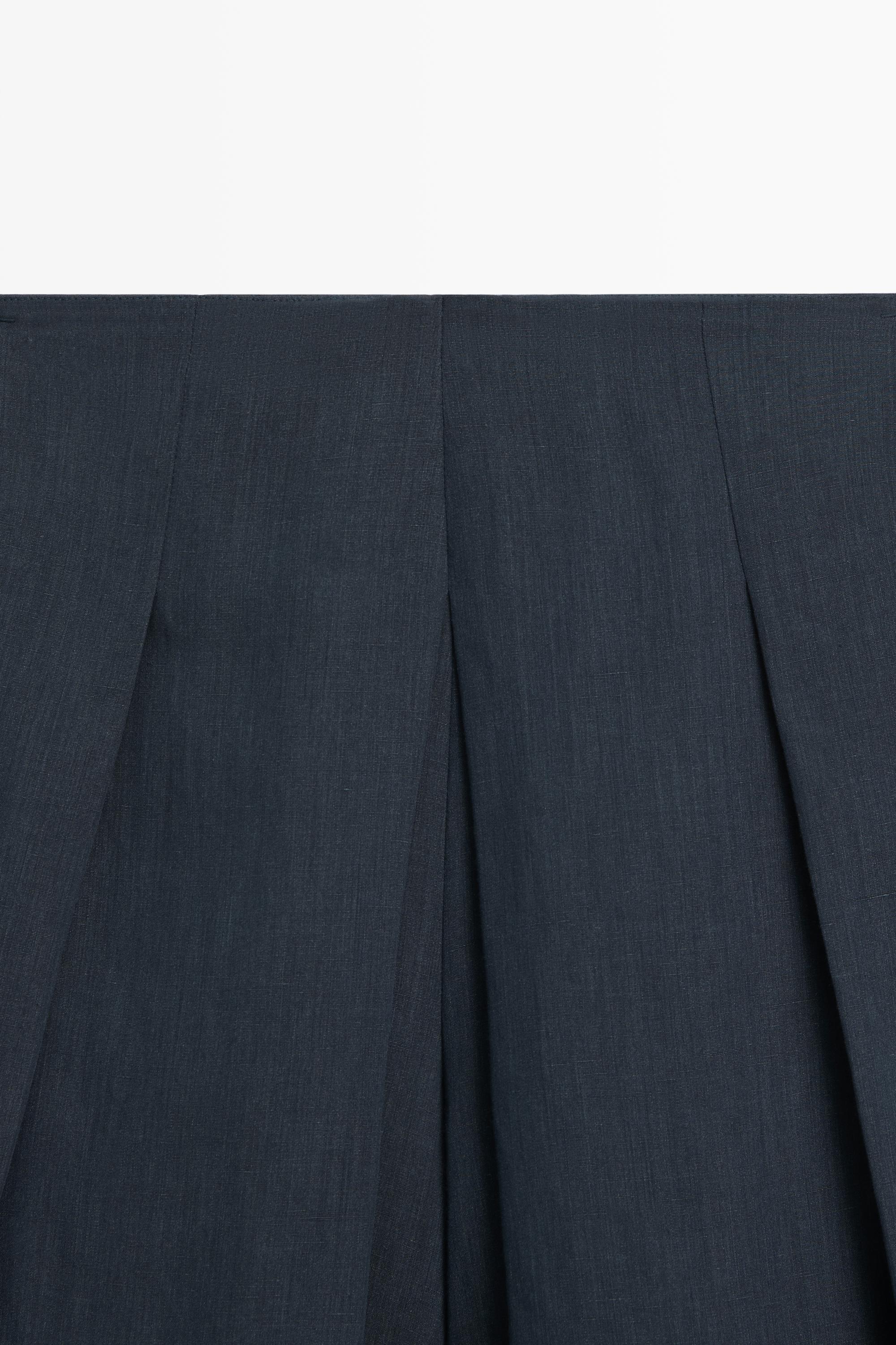 Linen blend Bermuda shorts with pleats