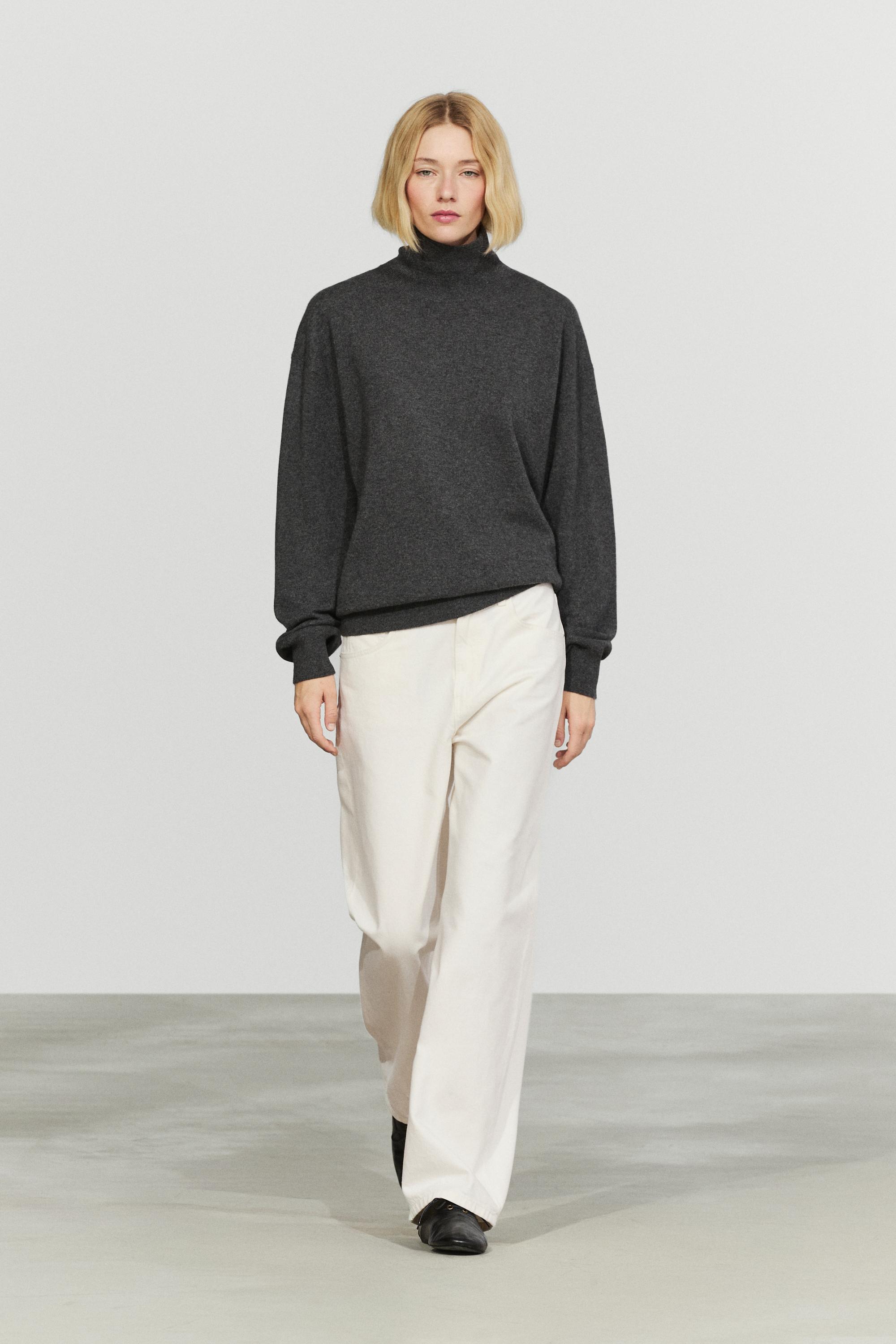 100% cashmere high neck knit sweater — Anthracite grey