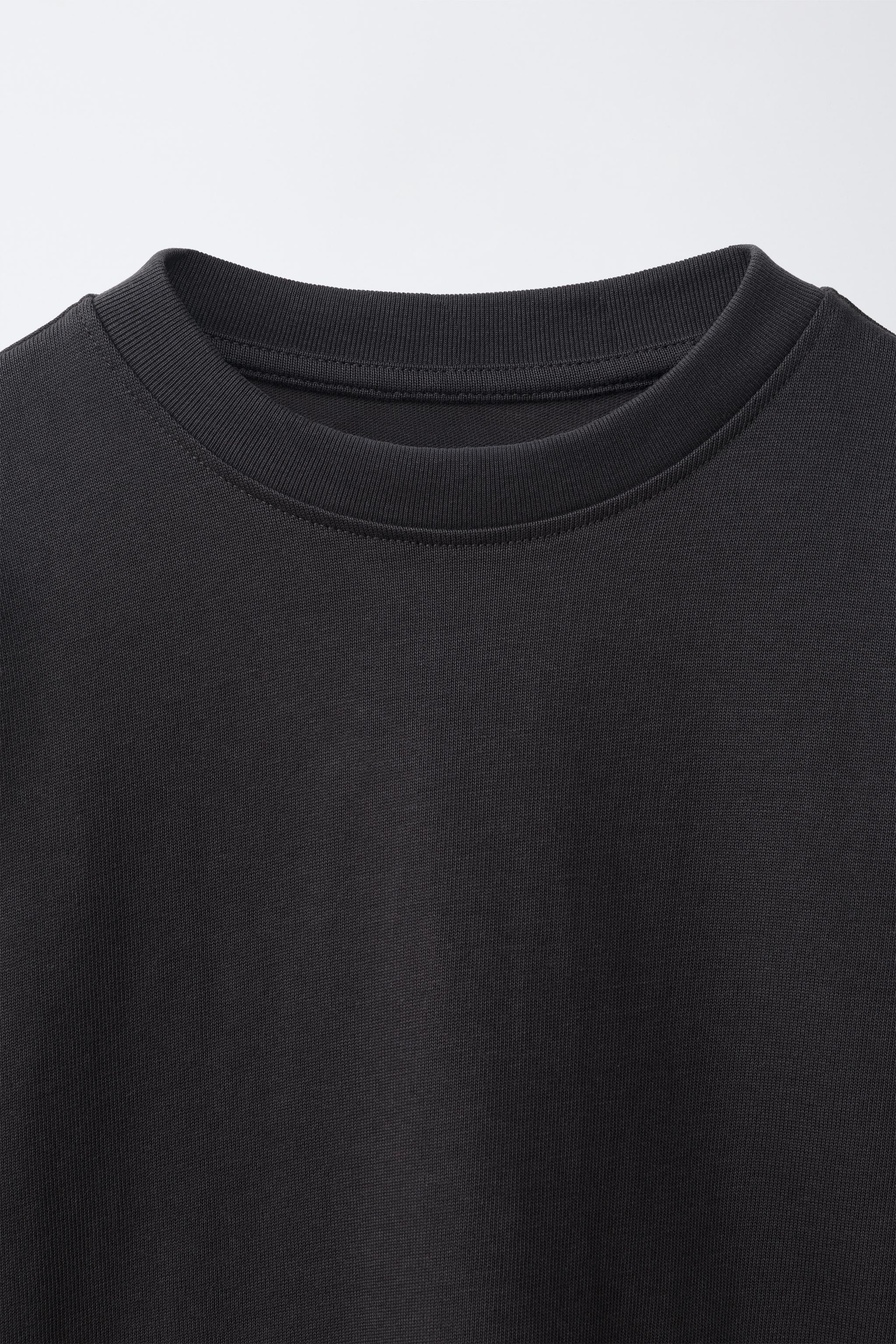HEAVYWEIGHT T-SHIRT