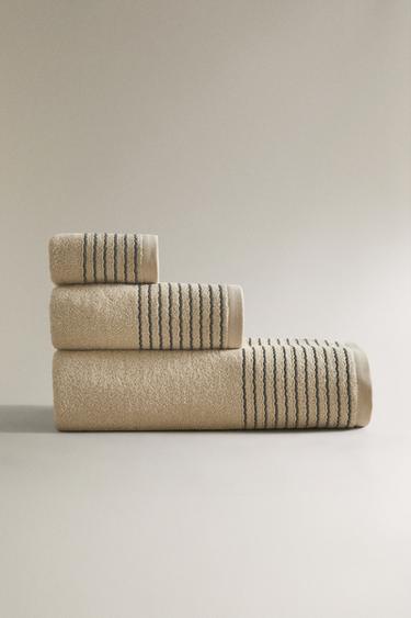 BATH TOWEL WITH PLEATED BORDER - Sand by Zara