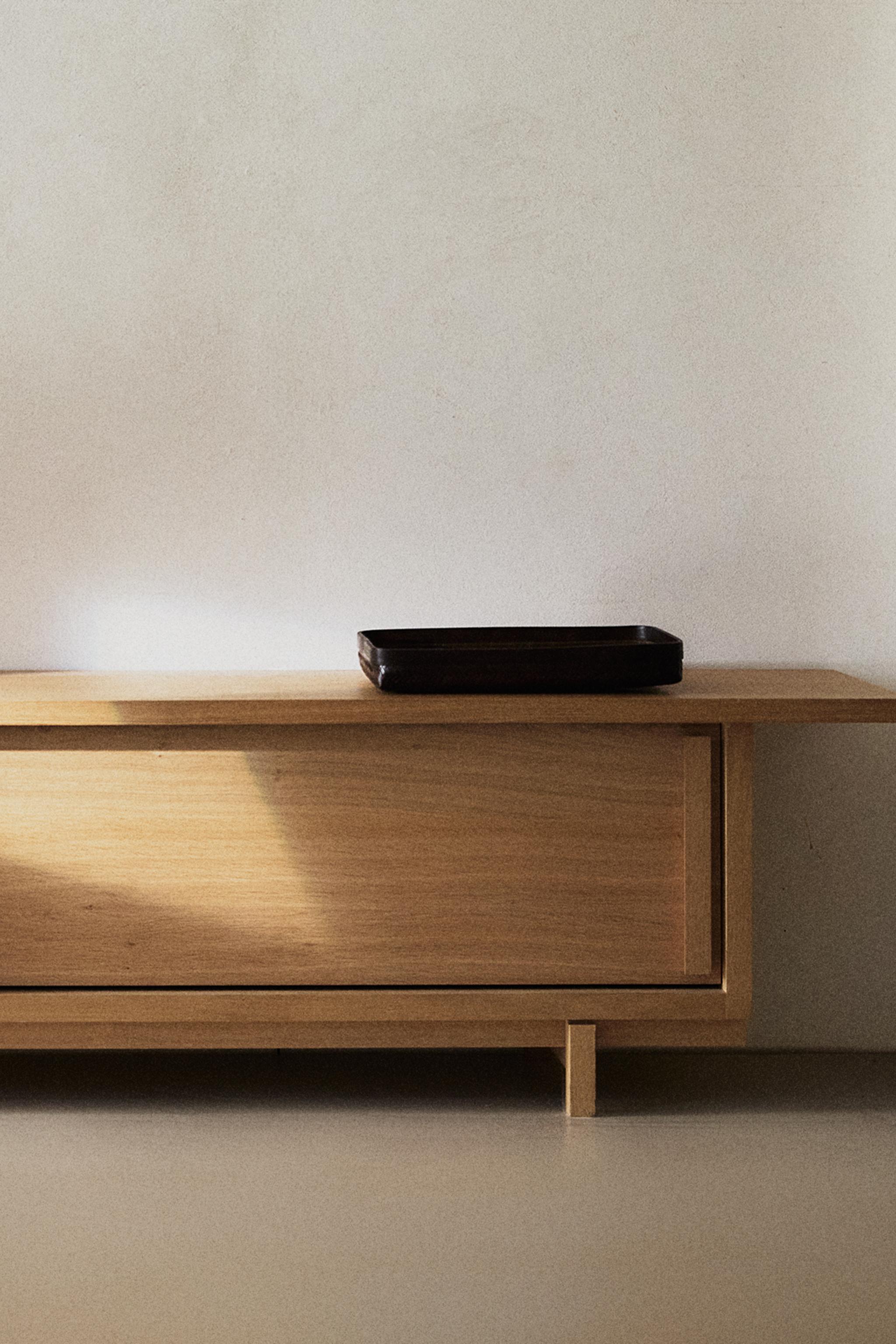 SIDEBOARD 01
