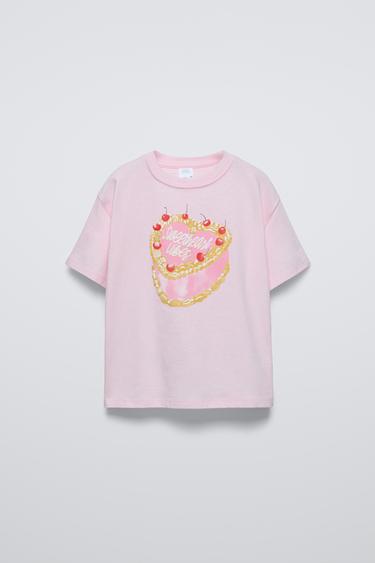 ФУТБОЛКА С РЕЛЬЕФНЫМ ПРИНТОМ «ТОРТ» — РОЗОВЫЙ от Zara — изображение 0