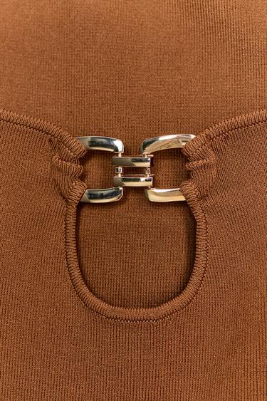 TOP EN MAILLE AJOURÉE DÉTAIL MÉTALLIQUE - Marron clair de Zara - Image 2