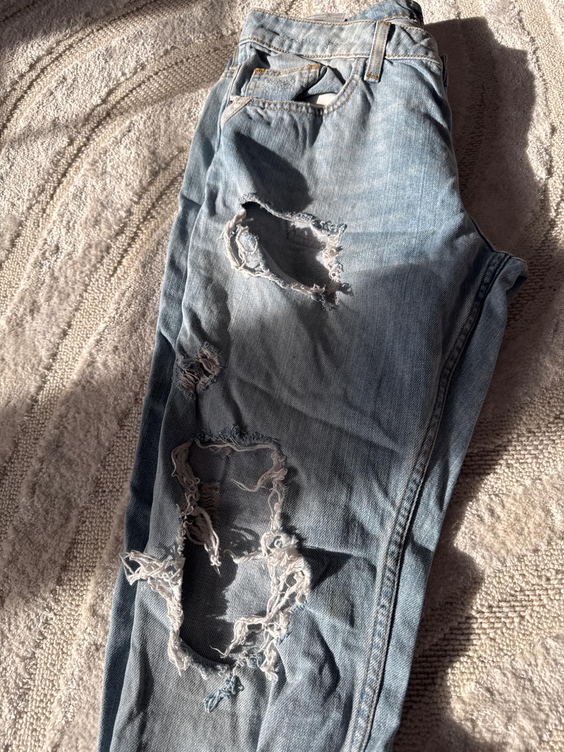 BLUE RIPPED JEANS - Image 3