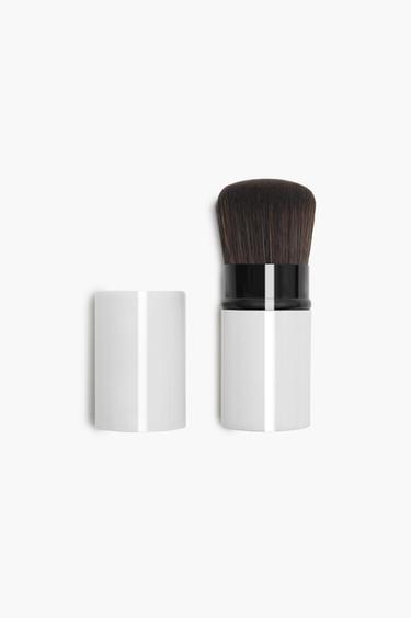 RETRACTABLE KABUKI BRUSH - tinted leather by Zara