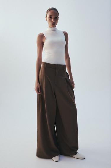 PANTALÓN PINZAS - Marrón vigoré de Zara
