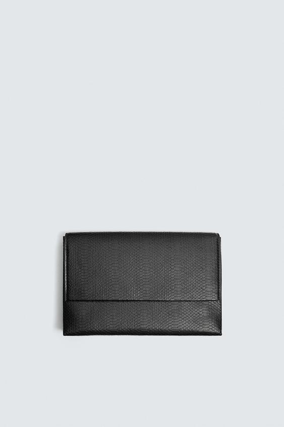 TEXTURED CLUTCH