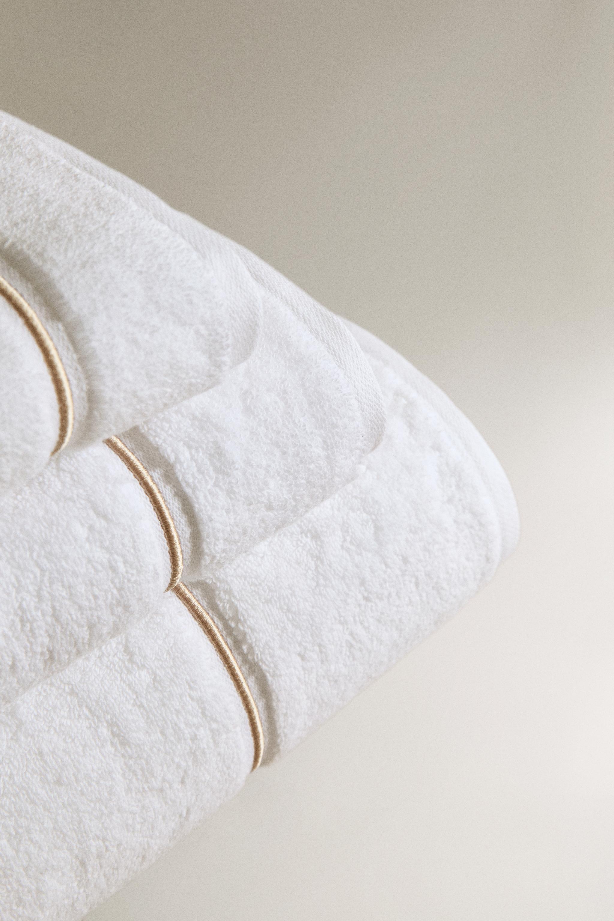 SCALLOPED EMBROIDERED BATH TOWEL — Beige