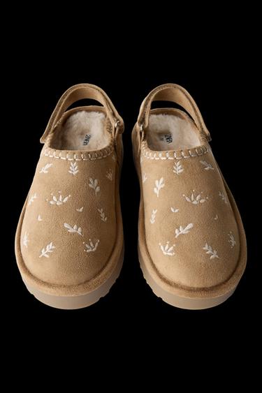 EMBROIDERED SHEEPSKIN CLOGS - Brown by Zara