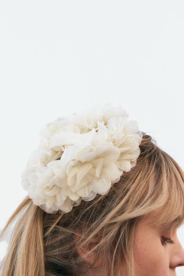 HAARSPELD MET ORGANZA BLOEM - Ecru van Zara - Afbeelding 0