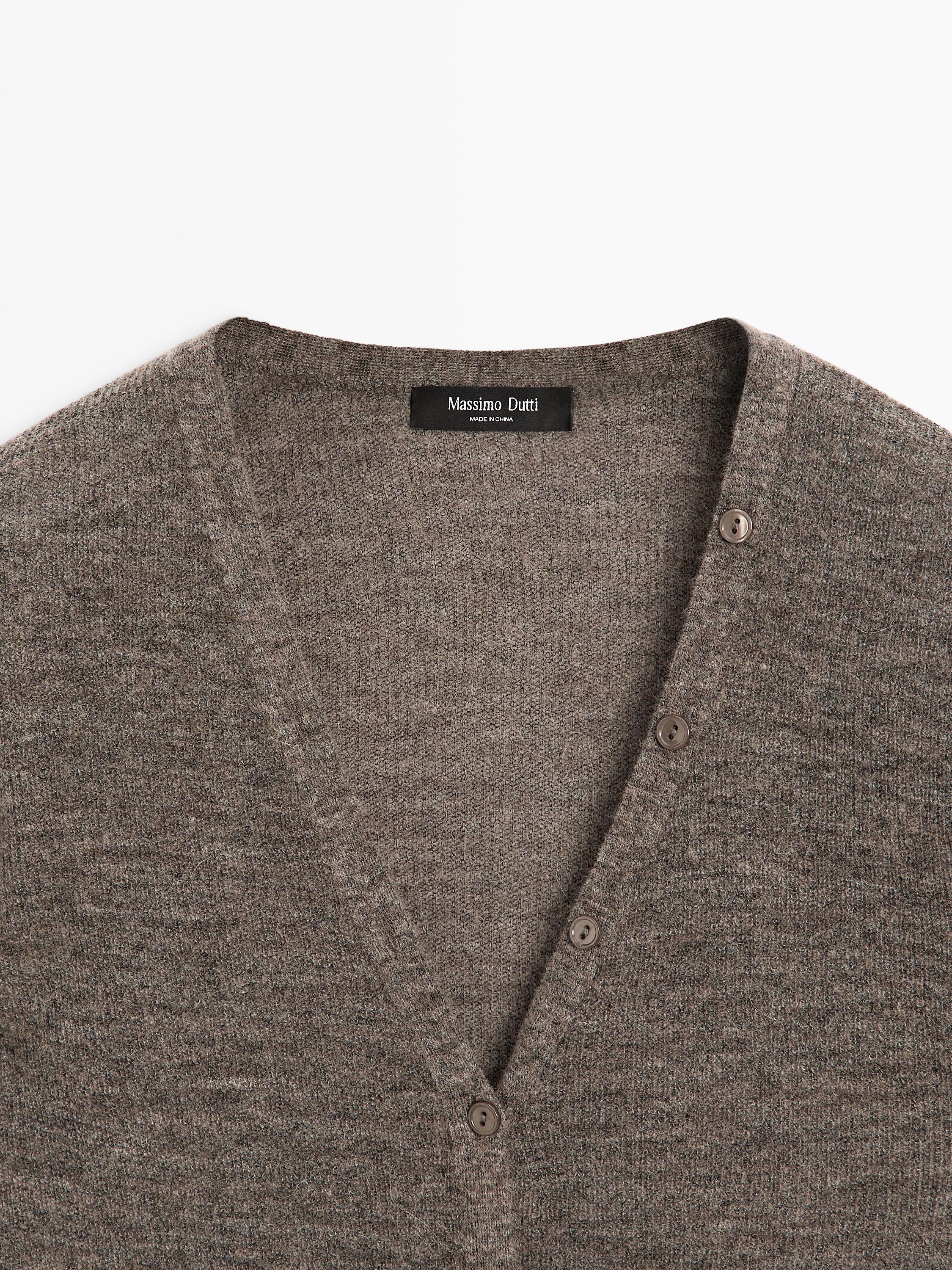 Cardigan col en V avec de la laine