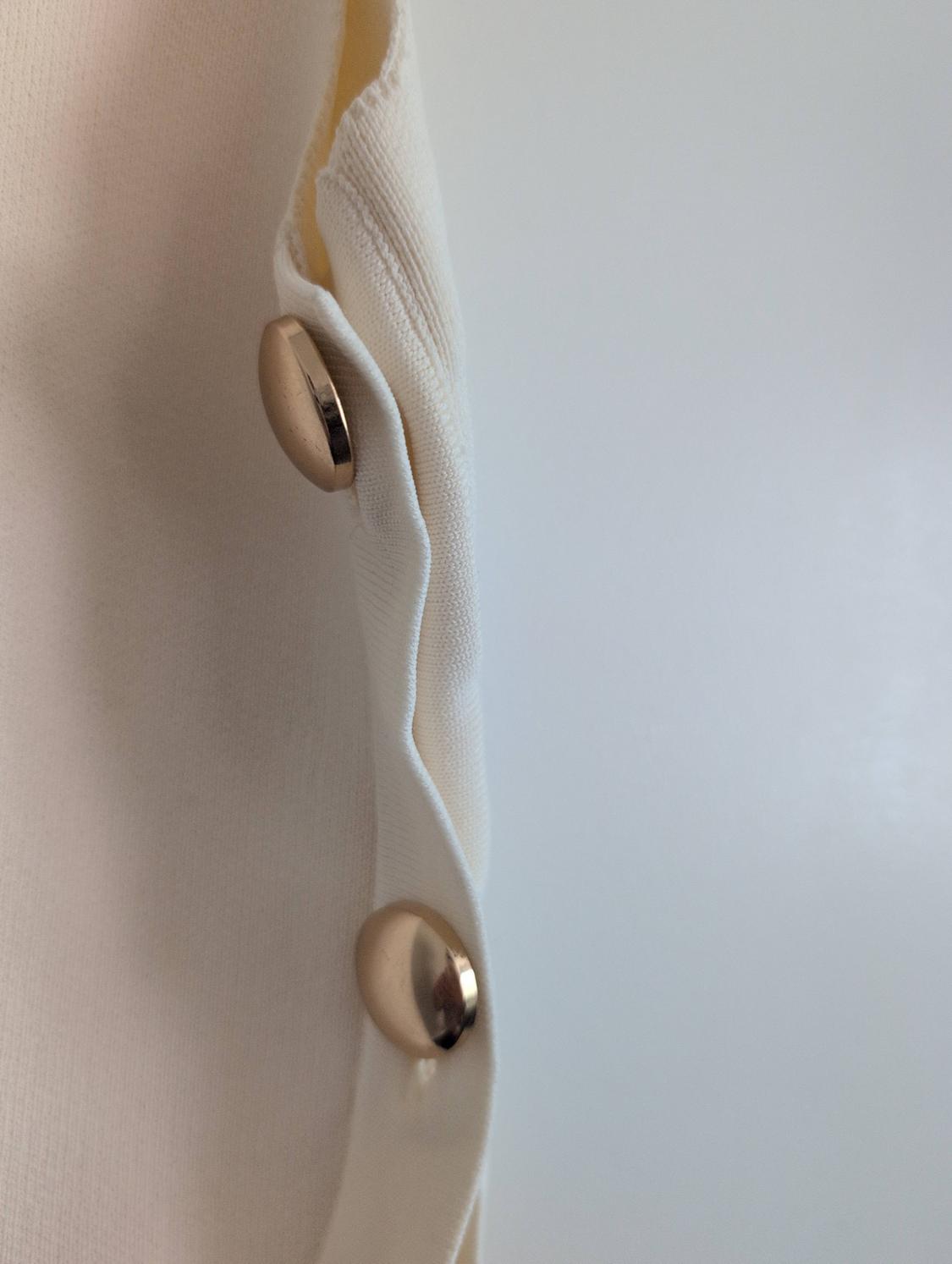 KNIT TOP WITH SIDE BUTTONS - Image 4