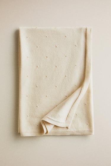 BABYTÆPPE I BOMULD MED PRIKKER - råhvid fra Zara