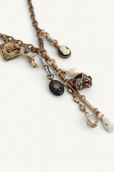 COLLIER MULTICHARMS ÉDITION LIMITÉE - Or vieilli de Zara - Image 3