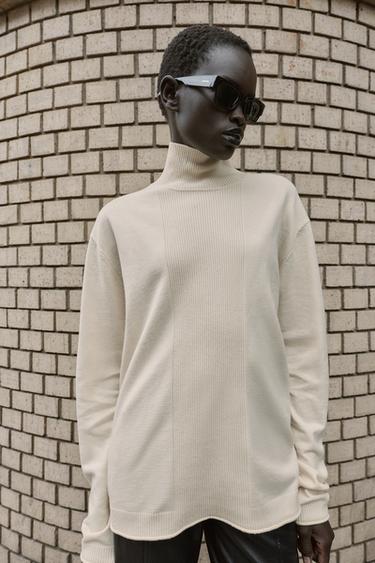 كنزة صوفية كبيرة الحجم - خام وسط by Zara