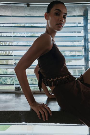 TOP COURT À FRANGES - Marron de Zara - Image 2